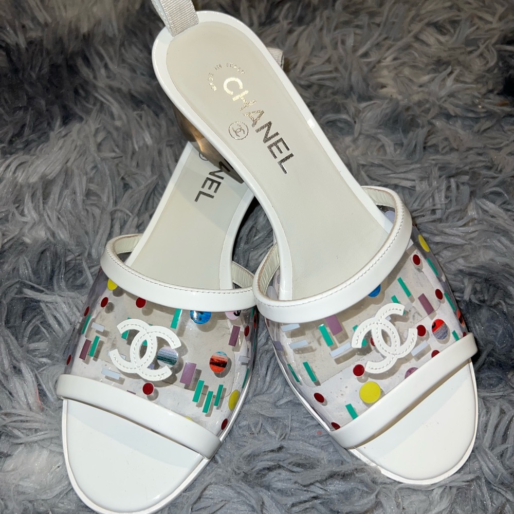 CHANEL White 19 Multicolor Patent Transparent Pvc Logo Mule Slide Heel Sandals